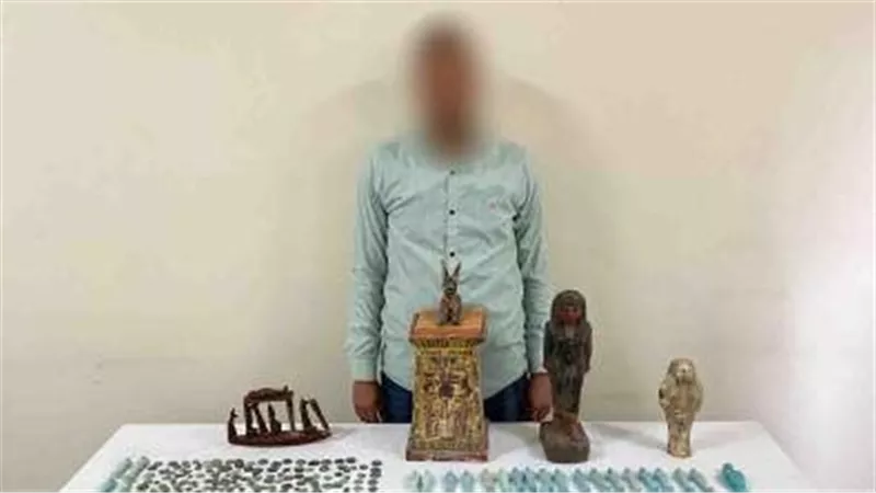 ضبط 390 قطعة أثرية بحوزة أحد الأشخاص بأسيوط بقصد الإتجار