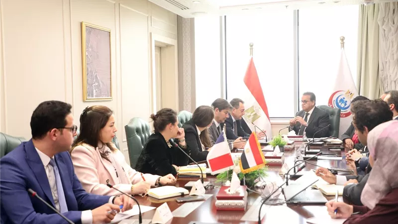 وزير الصحة والسكان يستقبل السفير الفرنسي لبحث دعم فلسطين 