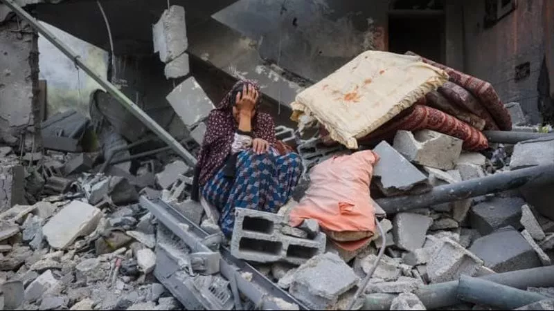 تصعيد خطير في غزة: اللجنة العربية والإسلامية تدين القصف الإسرائيلي وتطالب بوقف فوري لإطلاق النار