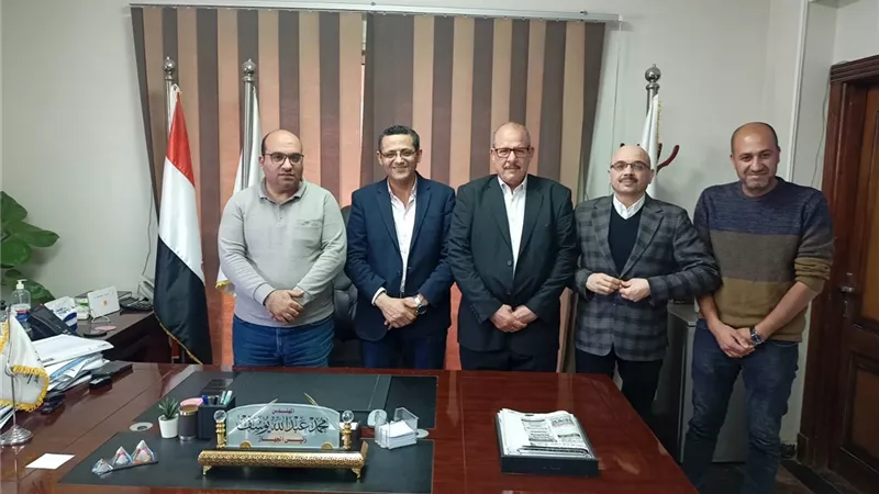 بعد سداد القسط الثاني.. البلشي وخراجة يوقعان عقد أرض مدينة الصحفيين بحضور رئيس جهاز حدائق أكتوبر