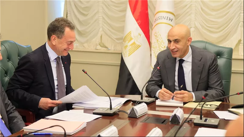 التعليم تعلن عن مناقشة خطط إنشاء 100 مدرسة مصرية فرنسية بحلول عام 2030