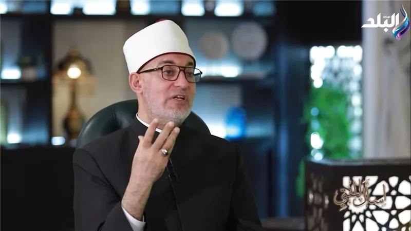 مفتي الجمهورية واصفا ليلة القدر: مناسبة عظيمة تتنزل فيها البركات |فيديو
