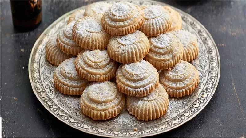 إزاي تتجنبي الإفراط في تناول الحلويات خلال أيام عيد الفطر؟