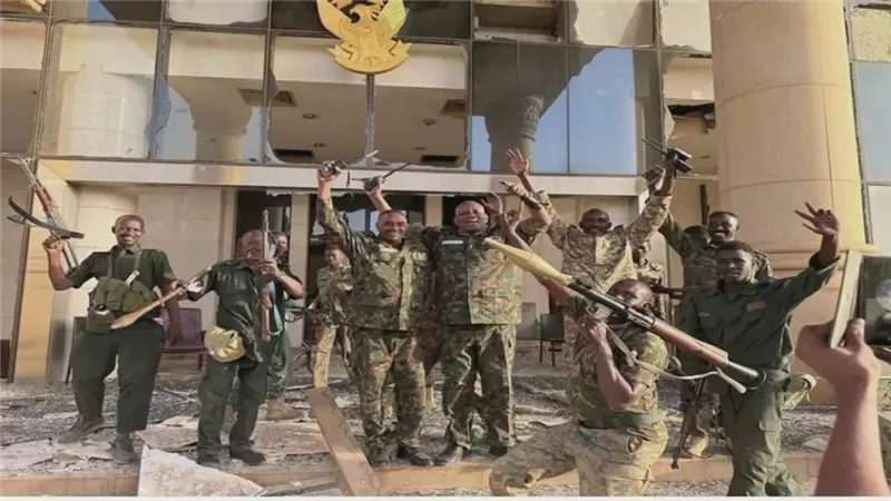 بعد سيطرة الجيش على القصر الجمهوري.. ماذا يحدث في السودان؟