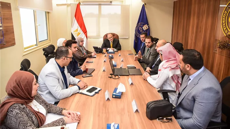 هيئة الدواء تبحث تعزيز الاستثمار مع شركتي الأدوية 