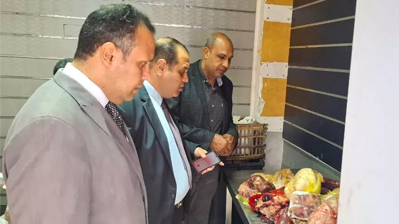 حملات رقابية مكثفة على الأسواق بالإسكندرية .. وتوقيع غرامات فورية على المخالفين