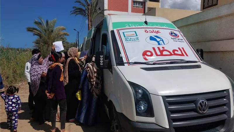 داخل قرية.. الكشف الطبي بالمجان على نحو 1300 مواطن فى دمياط 