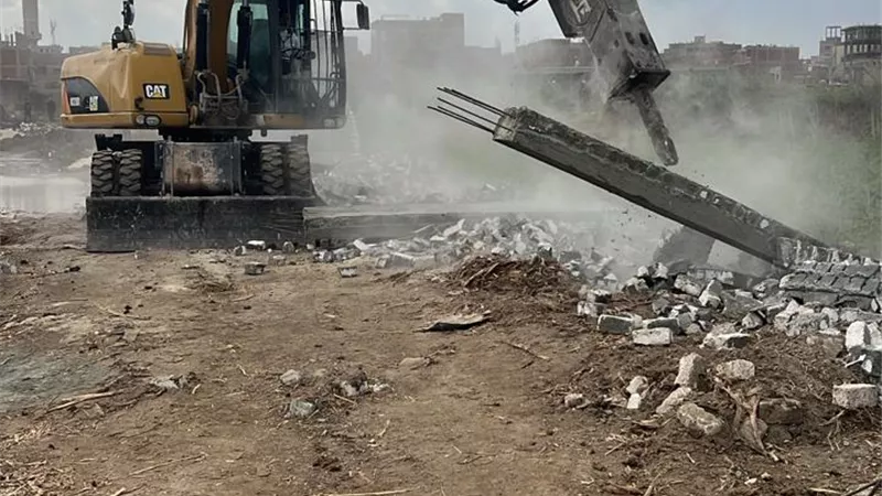 محافظ القليوبية يتابع تنفيذ إزالة التعديات على أراضي الدولة بالقناطر الخيرية