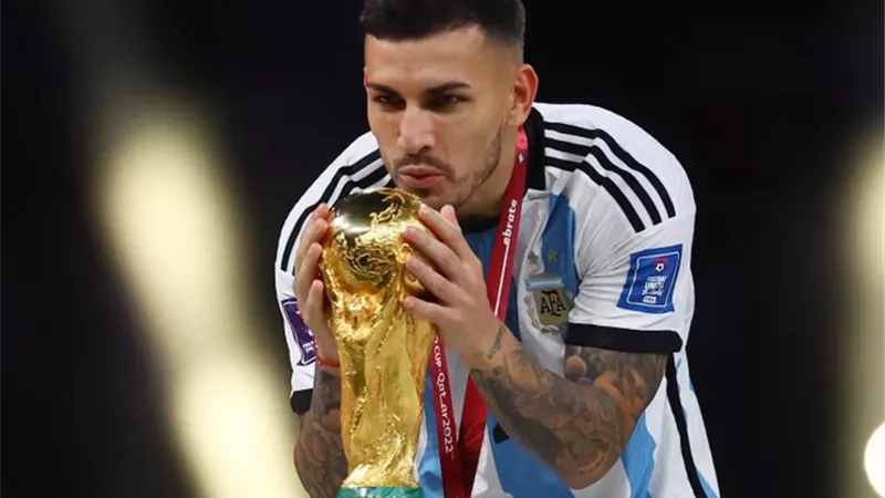 بعد تجديد عقده مع روما.. شرط عجيب قد يعجل برحيل باريديس لبوكا جونيورز