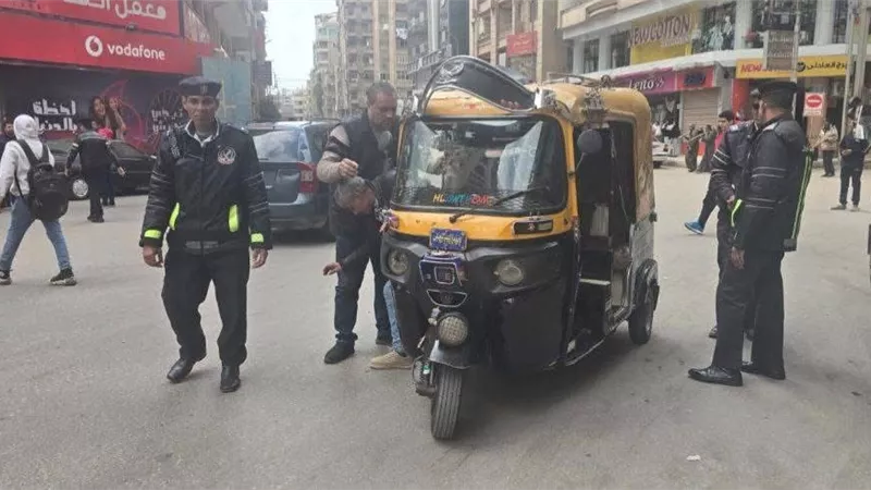 ضبط 29 مركبة توكتوك غير مرخصة ومخالفة لخطوط السير بشوارع الزقازيق  في الشرقية 