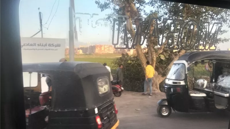 العناية الإلهية تنقذ سائق من الموت بعد انقلاب سيارته في ترعة على دائري المحلة الكبرى