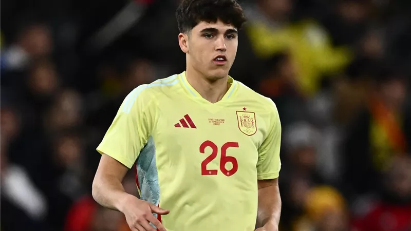 كوبارسي يغادر معسكر منتخب إسبانيا قبل معركة الحسم في ميستايا
