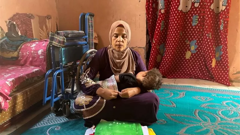 بعد إصابته بشلل نصفي.. والدة طفل البحيرة تستغيث بالرئيس السيسي: نفسي أشوف ابني بيلعب زي الأطفال