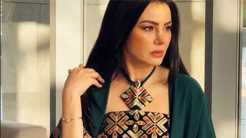بإطلالة رمضانية خضراء..دينا فؤاد في أحدث جلسة تصوير بكواليس مسلسل حكيم باشا|صور