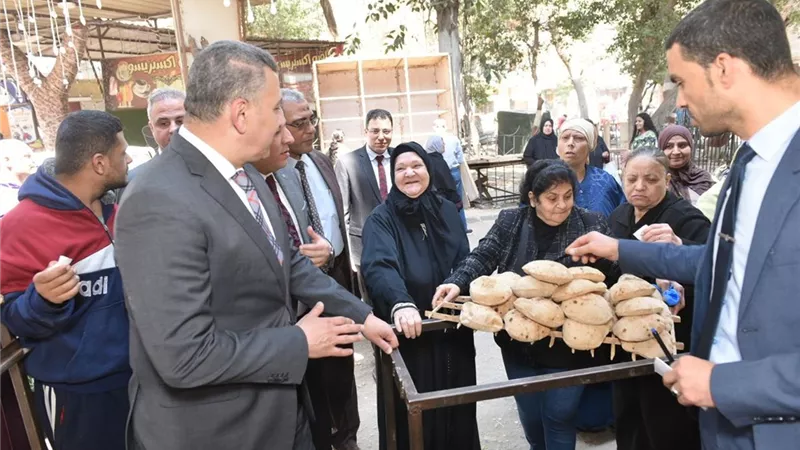 نائب وزير التموين يتفقد الأسواق بالقاهرة ويوجه بتشديد الرقابة على السلع الأساسية