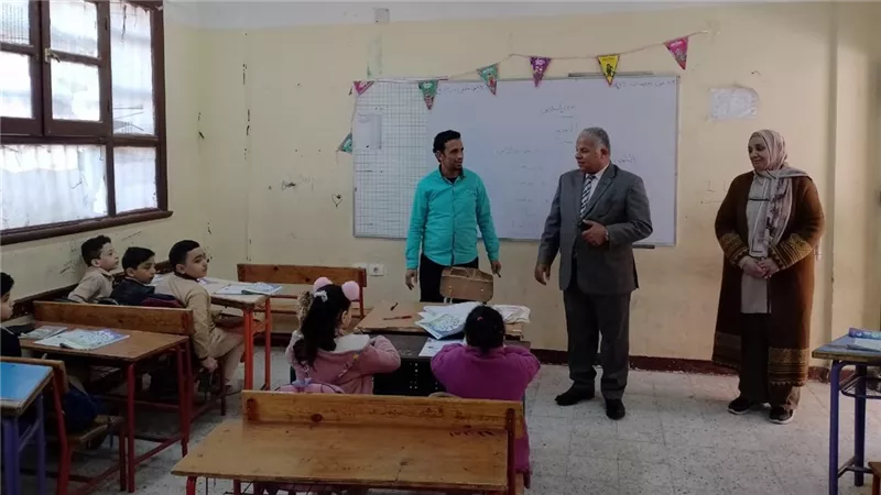 قبيصي يتابع انتظام وانضباط العملية التعليمية وتفعيل خطة الأنشطة بمدرسة محمد معبد الابتدائية بشرق الفيوم
