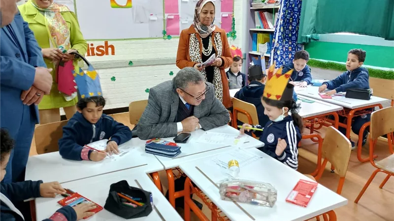وكيل تعليم البحيرة يتفقد المدرسة الرسمية الدولية بدمنهور (صور)
