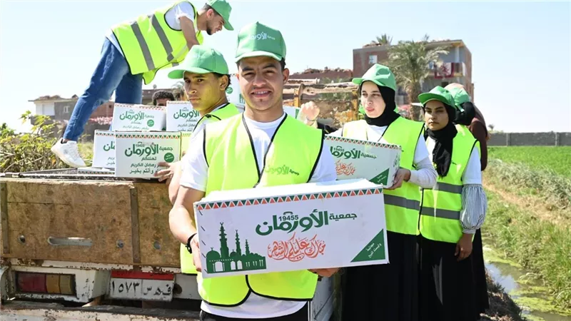 توزيع 2000 كرتونة مواد غذائية مجانا على المستحقين بقرى ومراكز الفيوم 