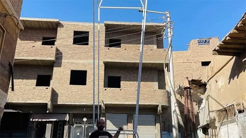 حداد قناوي يصنع أطول فانوس في صعيد مصر بمحافظة قنا |صور
