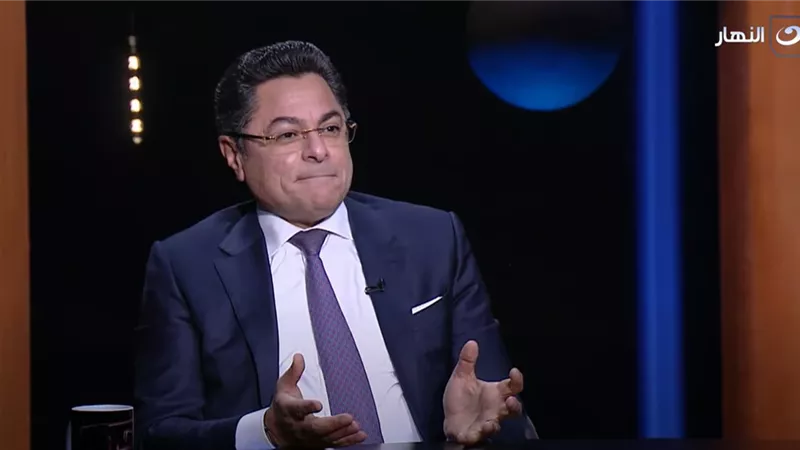 نموذج عربي ملهم.. خالد أبو بكر يشيد بجهود أحمد عز وخلف الحبتور (فيديو)