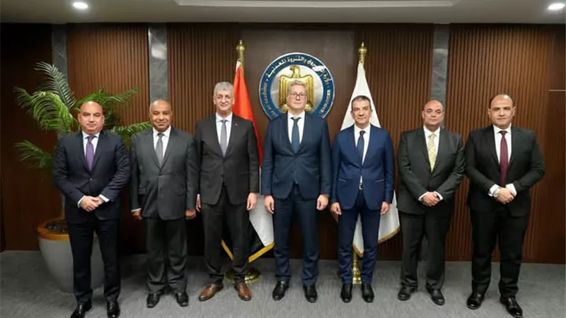   وزير البترول يشهد اجتماع الجمعية العامة لشركة الشرق الأوسط للصهاريج وخطوط أنابيب البترول 