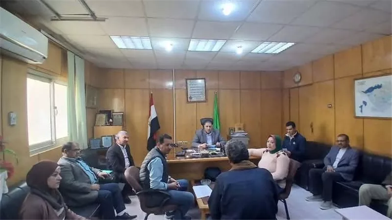 نائب محافظ الفيوم يعقد لقاءً لخدمة المواطنين بقرية كفور النيل 