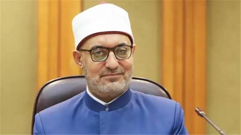 هل تجوز صلاة المأموم منفردًا خلف الإمام أو خلف الصف؟.. مفتي الجمهورية يجيب