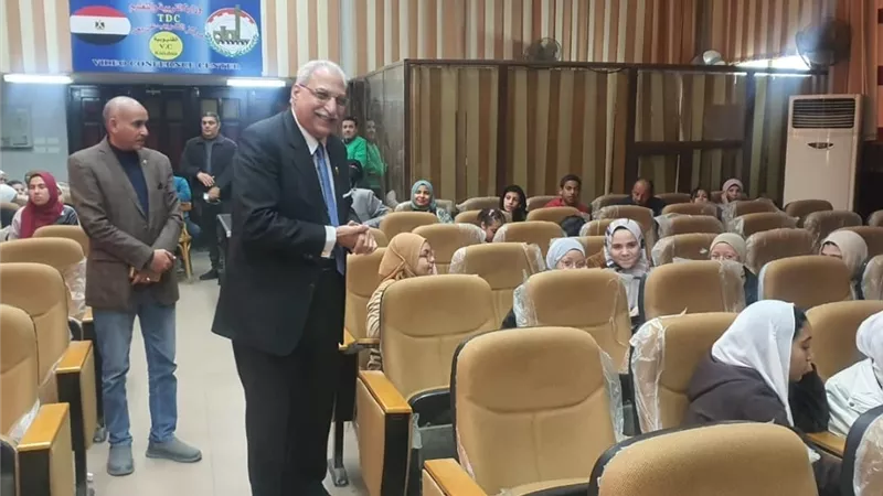 مدير تعليم القليوبية في جولة مفاجئة لمدارس كفر شكر التعليمية