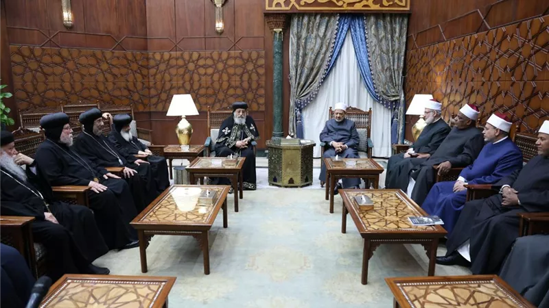 شيخ الأزهر يستقبل البابا تواضروس للتهنئة بقرب حلول عيد الفطر