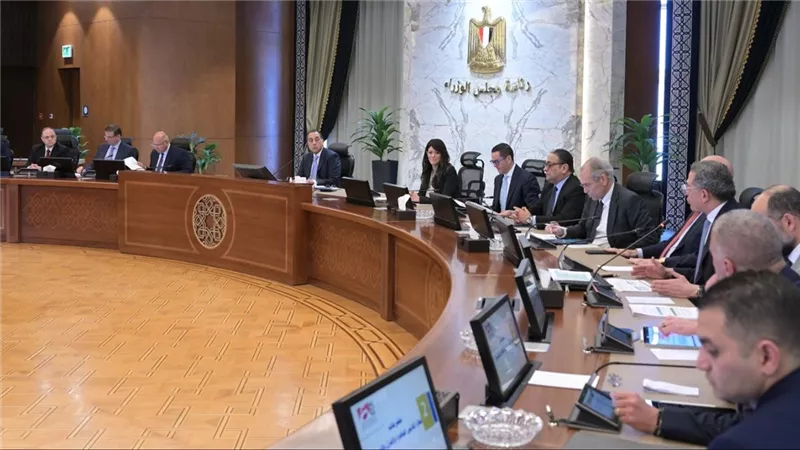 رئيس الوزراء: الحكومة مستعدة لتسليم المستثمرين الصناعيين أي مدرسة تعليم فني لتطويرها 