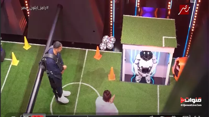 رامز جلال ساخرًا من ناصر منسي:«فرحان فيا وبتتريق عليا يا قليل الآدب»