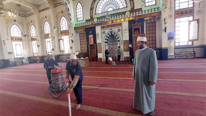 أوقاف البحر الأحمر تشن حملات تطهير وتجهيز للمساجد والساحات استعدادا لعيد الفطر