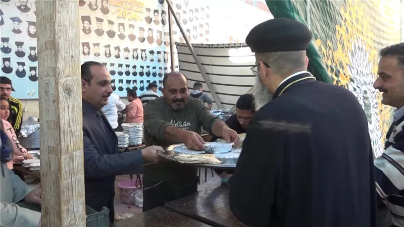 لقاء الأخوة.. كنيسة أبو سيفين والعذراء تنظم إفطارا جماعيا بمنطقة عبدالقادر بالإسكندرية