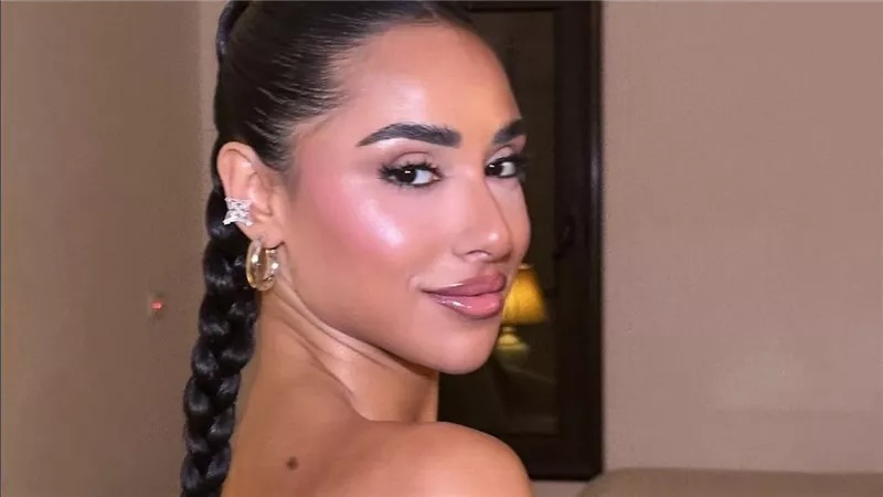 بمكياج دافئ وضفيرة طويلة..آية سماحة في أحدث جلسة تصوير|صور