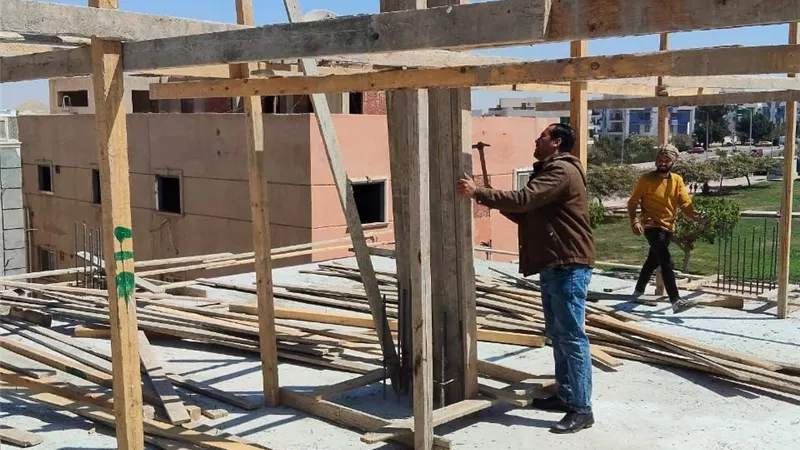 مصرع عامل سقطت عليه رافعة بموقع شركة بترول ديروط بأسيوط