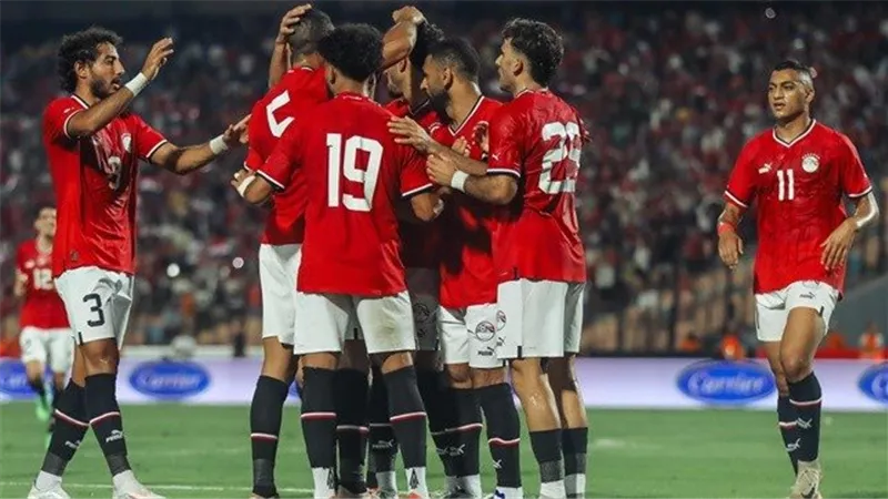 سباق محتدم على قميص الفراعنة.. 4 لاعبين يجذبون أنظار حسام حسن