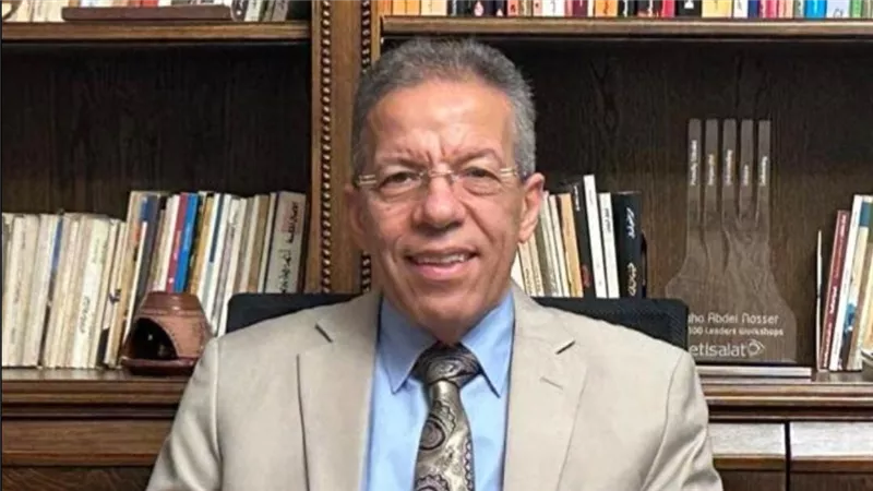بعد 9 سنوات من النزاع.. أسامة عبد الحي يتسلم مقر اتحاد الأطباء العرب