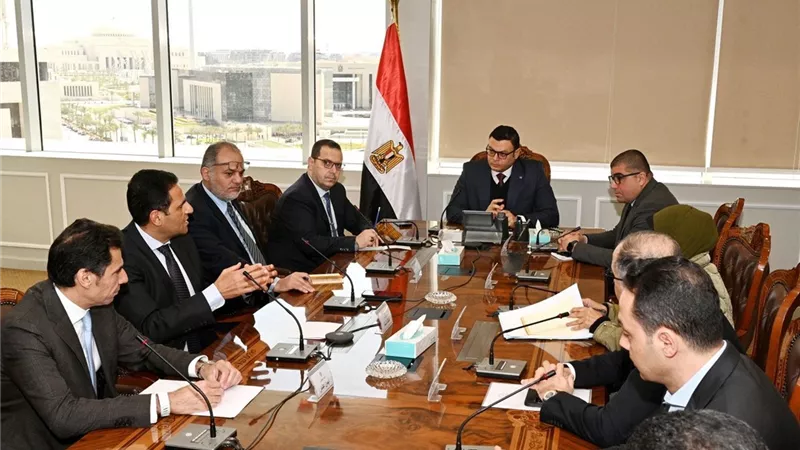 وزير الإسكان يلتقي عددًا من المطورين العقاريين بمدينة سفنكس الجديدة