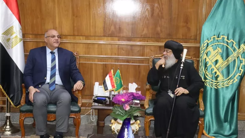 محافظ القليوبية يستقبل الانبا مكسيموس مطران بنها وقويسنا لتقديم التهنئة بعيد الفطر المبارك