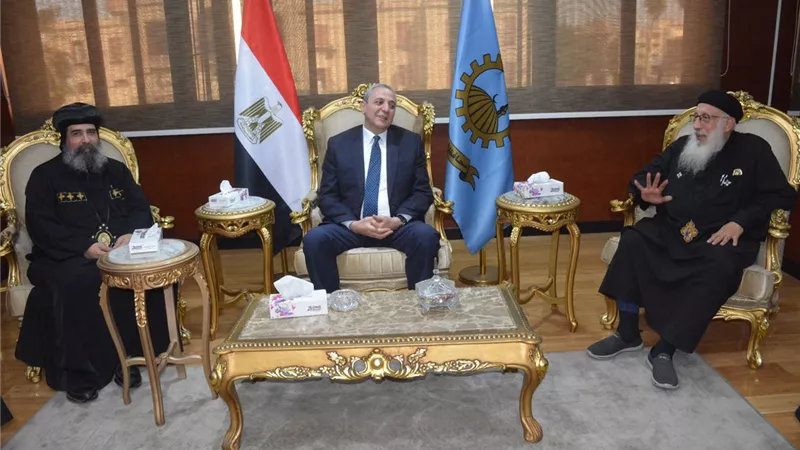 محافظ الغربية يلتقي الأنبا إغناطيوس لتهنئته بعيد الفطر ويشيد بوحدة الشعب المصري