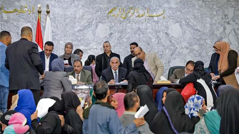 محافظ سوهاج يعقد اللقاء الجماهيري الأسبوعي لبحث مطالب المواطنين وحل مشكلاتهم