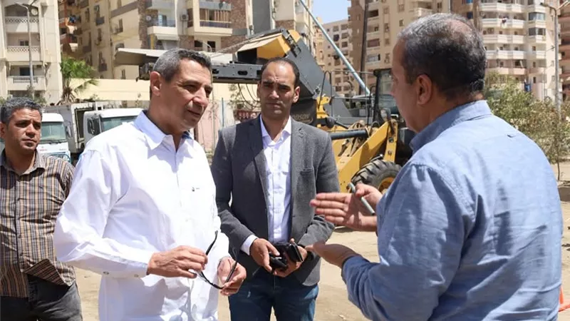 استعدادا لعيد الفطر.. محافظ السويس يفاجئ المراكز التكنولوجية والجراجات لمتابعة جاهزية المعدات