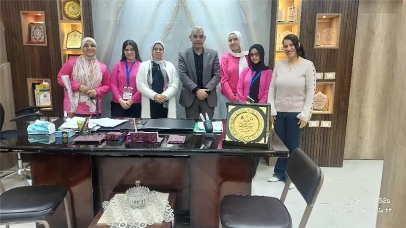 فتيات 
