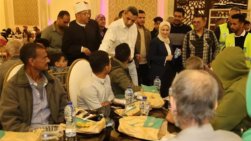 حافظ السويس يشارك في حملة “إفطار صائم” لنشر قيم التكافل الاجتماعي