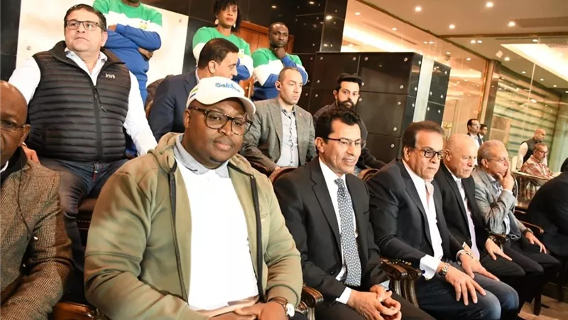 وزير الشباب والرياضة يهنئ المنتخب الوطني بالفوز على سيراليون 