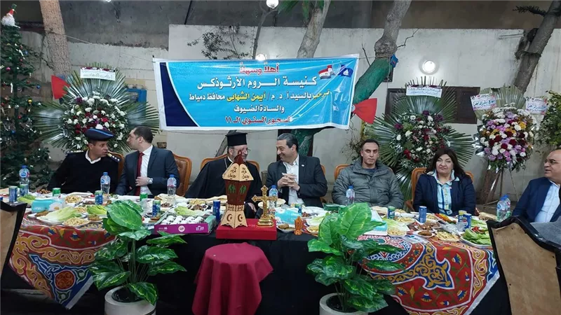 القسيس بجوار الشيخ .. سحور الوحدة الوطنية في كنيسة الروم بدمياط