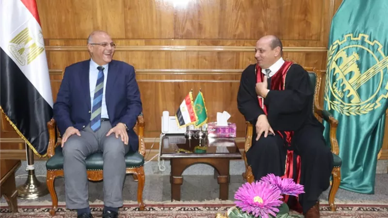 محافظ القليوبية يستقبل راعي الكنيسة الانجيلية بشبرا الخيمة ووفد كنسي  للتهنئة بعيد الفطر 