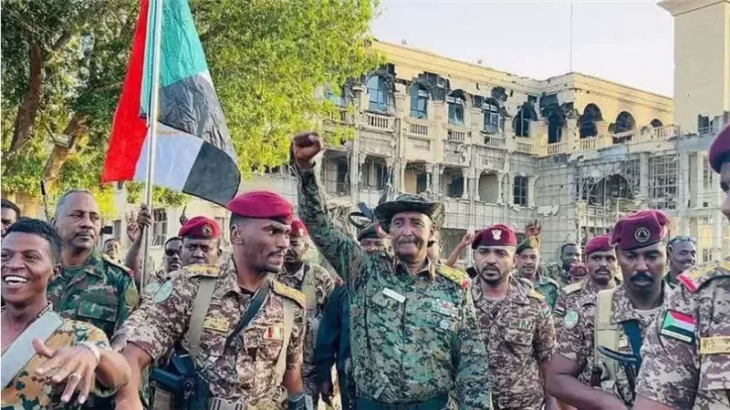 وصول الفريق أول عبد الفتاح البرهان إلى القصر الرئاسي في الخرطوم |فيديو 