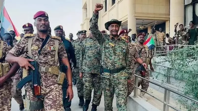 البرهان من داخل القصر الجمهوري : الخرطوم حرة والأمر انتهى