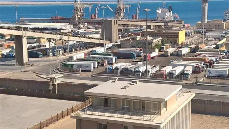 تداول 14 ألف طن بضائع و925 شاحنة بموانئ البحر الأحمر خلال 24 ساعة